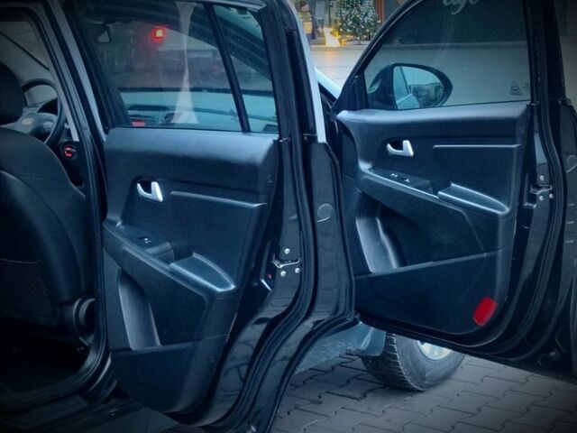 Черный Киа Sportage, объемом двигателя 2 л и пробегом 135 тыс. км за 10200 $, фото 9 на Automoto.ua