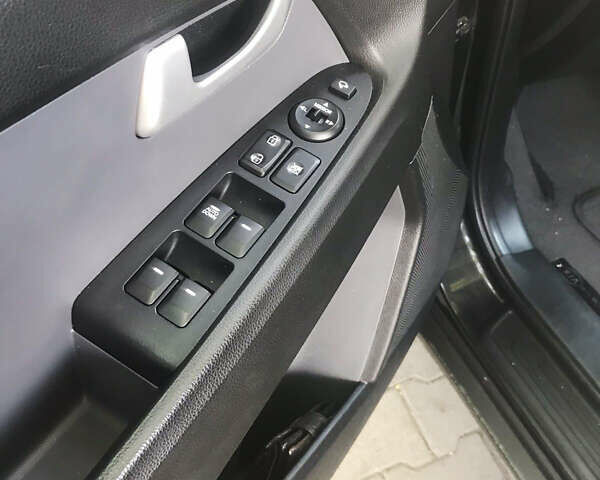Чорний Кіа Sportage, об'ємом двигуна 0 л та пробігом 243 тис. км за 14700 $, фото 12 на Automoto.ua