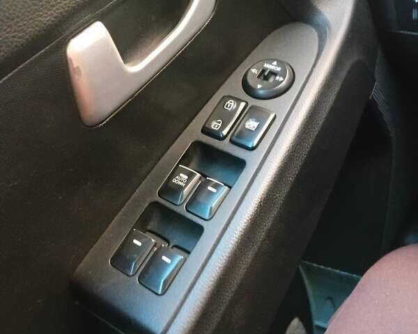 Чорний Кіа Sportage, об'ємом двигуна 1.69 л та пробігом 281 тис. км за 10700 $, фото 2 на Automoto.ua