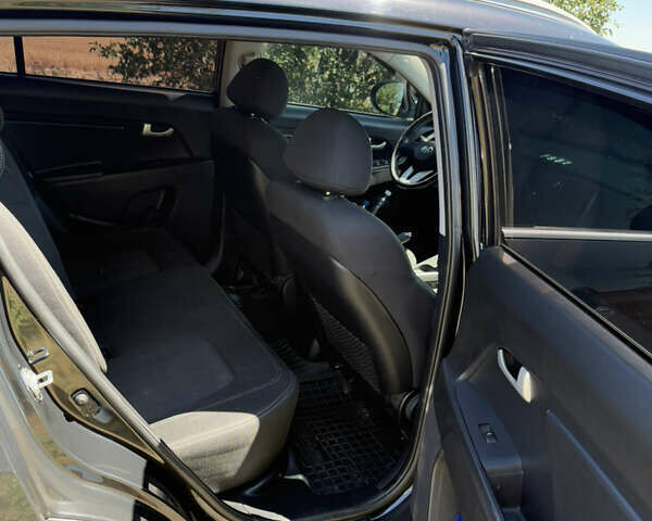 Черный Киа Sportage, объемом двигателя 1.69 л и пробегом 213 тыс. км за 13000 $, фото 2 на Automoto.ua