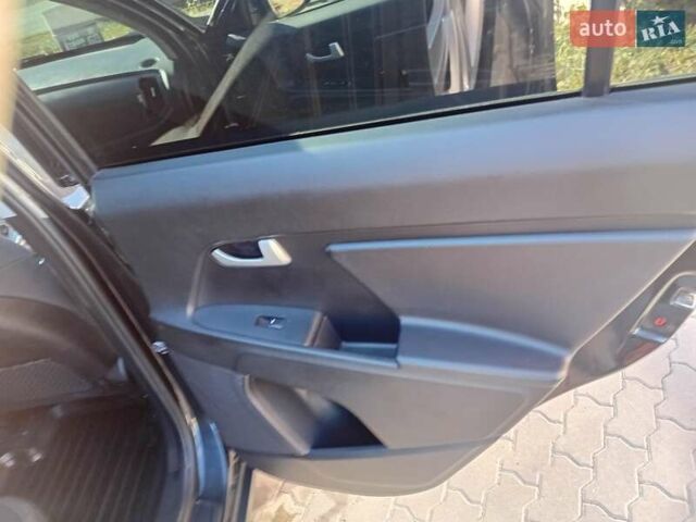 Чорний Кіа Sportage, об'ємом двигуна 1.69 л та пробігом 281 тис. км за 10700 $, фото 6 на Automoto.ua