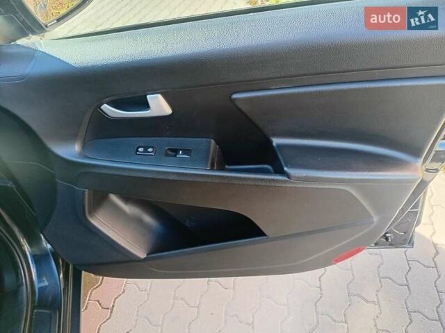 Чорний Кіа Sportage, об'ємом двигуна 1.69 л та пробігом 281 тис. км за 10700 $, фото 17 на Automoto.ua