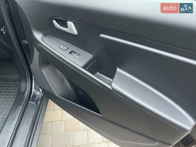 Чорний Кіа Sportage, об'ємом двигуна 1.69 л та пробігом 99 тис. км за 13600 $, фото 22 на Automoto.ua