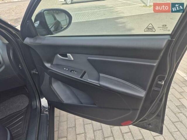 Чорний Кіа Sportage, об'ємом двигуна 2 л та пробігом 174 тис. км за 16799 $, фото 30 на Automoto.ua