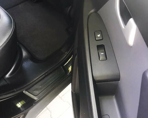 Чорний Кіа Sportage, об'ємом двигуна 0 л та пробігом 243 тис. км за 14700 $, фото 14 на Automoto.ua