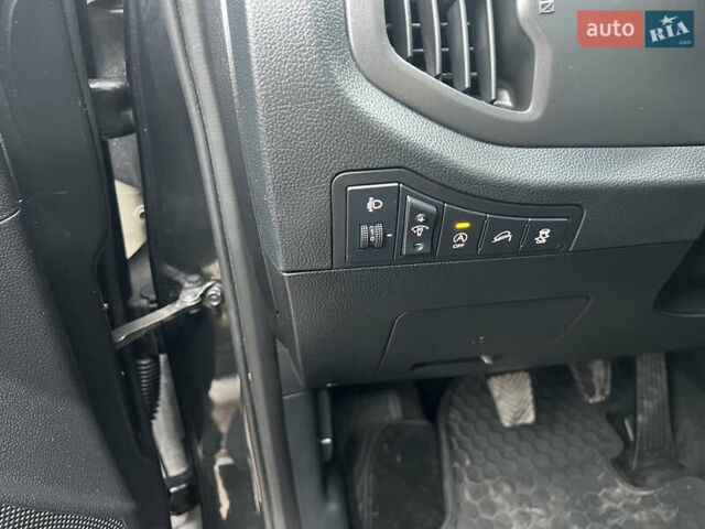 Черный Киа Sportage, объемом двигателя 1.6 л и пробегом 185 тыс. км за 11900 $, фото 19 на Automoto.ua