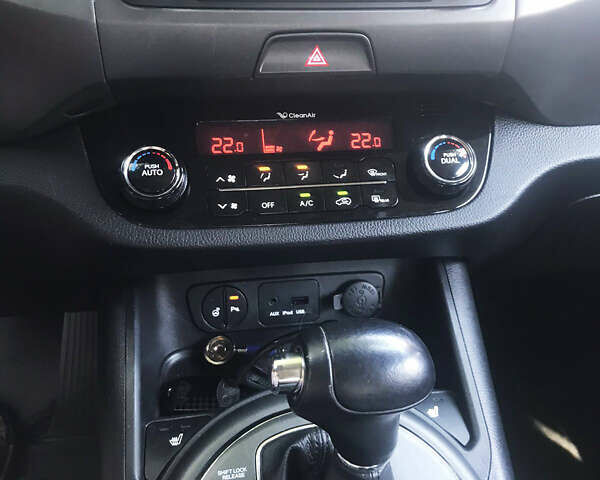 Чорний Кіа Sportage, об'ємом двигуна 0 л та пробігом 243 тис. км за 14700 $, фото 8 на Automoto.ua