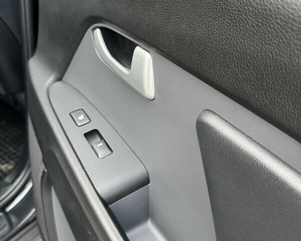 Черный Киа Sportage, объемом двигателя 2 л и пробегом 187 тыс. км за 17499 $, фото 40 на Automoto.ua