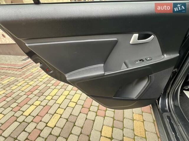 Чорний Кіа Sportage, об'ємом двигуна 0 л та пробігом 197 тис. км за 14950 $, фото 97 на Automoto.ua