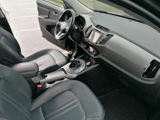 Чорний Кіа Sportage, об'ємом двигуна 2 л та пробігом 137 тис. км за 8000 $, фото 8 на Automoto.ua