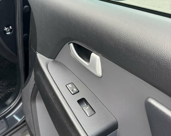 Черный Киа Sportage, объемом двигателя 2 л и пробегом 187 тыс. км за 17499 $, фото 34 на Automoto.ua