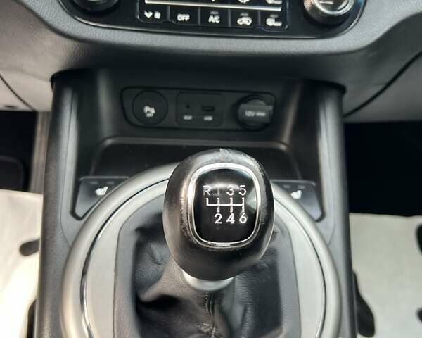 Чорний Кіа Sportage, об'ємом двигуна 0 л та пробігом 197 тис. км за 14950 $, фото 81 на Automoto.ua