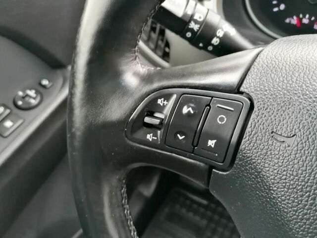 Чорний Кіа Sportage, об'ємом двигуна 2 л та пробігом 137 тис. км за 8500 $, фото 15 на Automoto.ua