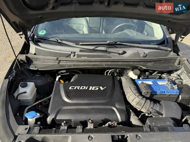 Чорний Кіа Sportage, об'ємом двигуна 2 л та пробігом 147 тис. км за 16900 $, фото 57 на Automoto.ua