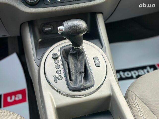 Черный Киа Sportage, объемом двигателя 2.4 л и пробегом 104 тыс. км за 12990 $, фото 30 на Automoto.ua