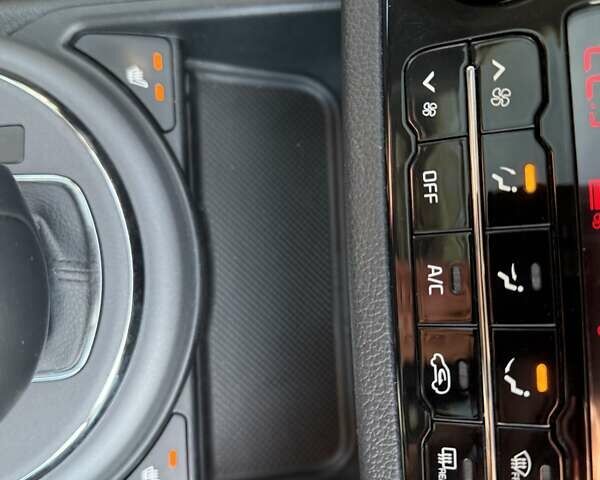 Чорний Кіа Sportage, об'ємом двигуна 2 л та пробігом 147 тис. км за 16900 $, фото 22 на Automoto.ua