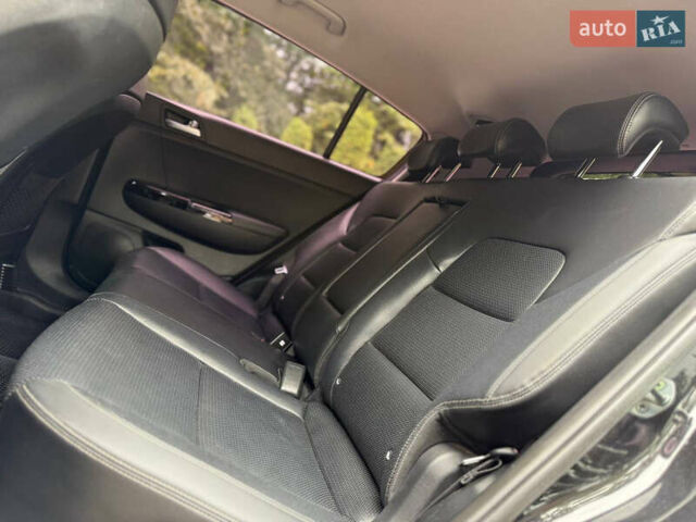 Черный Киа Sportage, объемом двигателя 2 л и пробегом 194 тыс. км за 17700 $, фото 31 на Automoto.ua