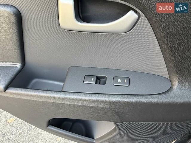 Чорний Кіа Sportage, об'ємом двигуна 2 л та пробігом 147 тис. км за 16900 $, фото 26 на Automoto.ua