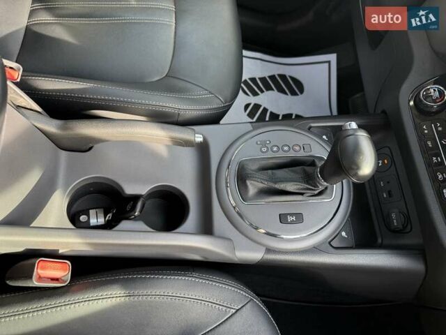 Чорний Кіа Sportage, об'ємом двигуна 2 л та пробігом 147 тис. км за 16900 $, фото 35 на Automoto.ua