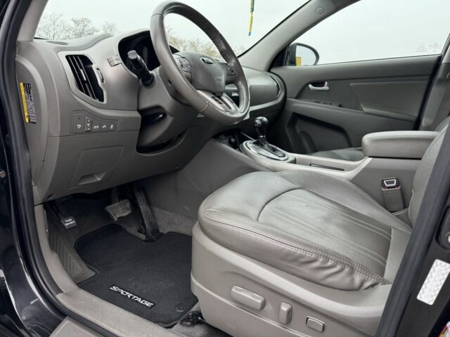 Черный Киа Sportage, объемом двигателя 2.4 л и пробегом 180 тыс. км за 309 $, фото 4 на Automoto.ua