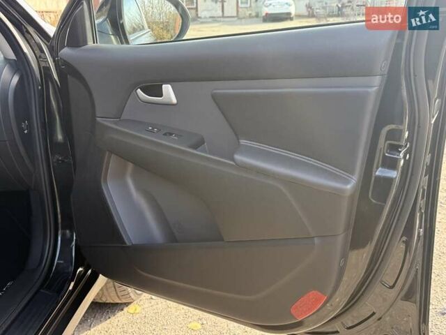 Чорний Кіа Sportage, об'ємом двигуна 2 л та пробігом 147 тис. км за 16900 $, фото 32 на Automoto.ua