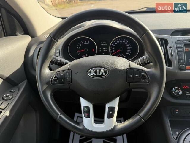 Чорний Кіа Sportage, об'ємом двигуна 2 л та пробігом 147 тис. км за 16900 $, фото 16 на Automoto.ua