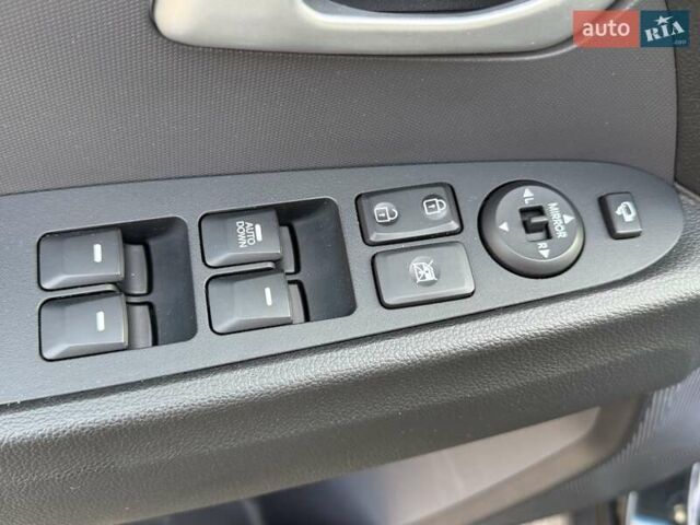 Чорний Кіа Sportage, об'ємом двигуна 2 л та пробігом 147 тис. км за 16900 $, фото 49 на Automoto.ua