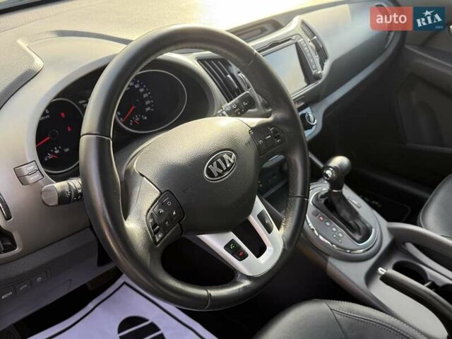 Чорний Кіа Sportage, об'ємом двигуна 2 л та пробігом 147 тис. км за 16900 $, фото 15 на Automoto.ua
