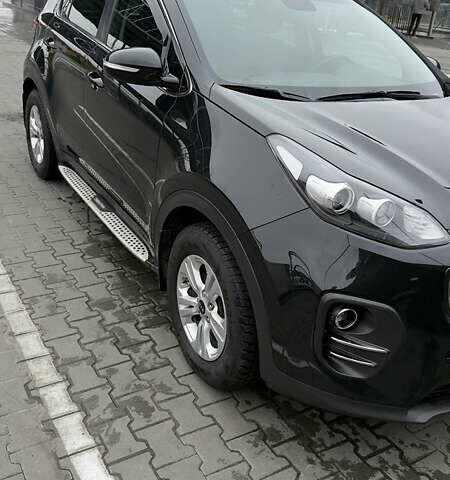 Черный Киа Sportage, объемом двигателя 1.7 л и пробегом 160 тыс. км за 16100 $, фото 2 на Automoto.ua