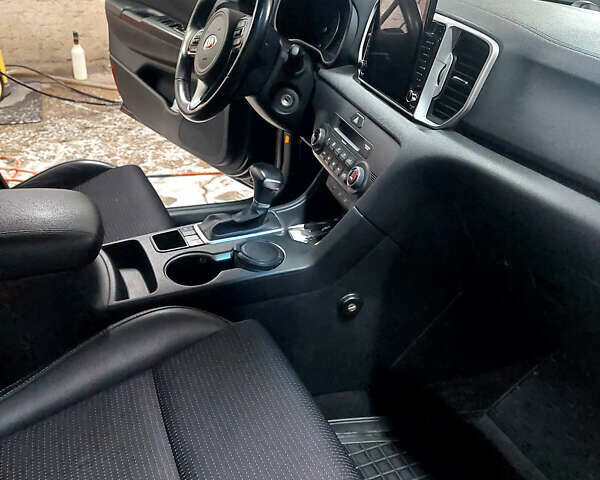 Чорний Кіа Sportage, об'ємом двигуна 2 л та пробігом 83 тис. км за 22000 $, фото 6 на Automoto.ua