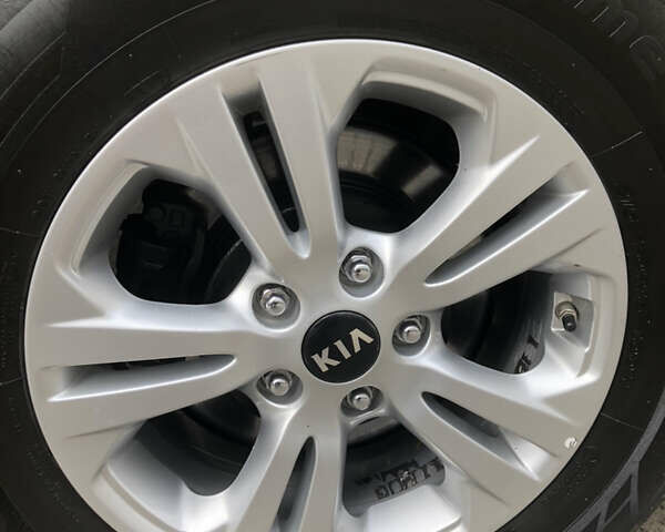 Чорний Кіа Sportage, об'ємом двигуна 2 л та пробігом 39 тис. км за 17800 $, фото 48 на Automoto.ua