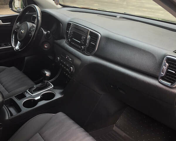 Чорний Кіа Sportage, об'ємом двигуна 2 л та пробігом 39 тис. км за 17800 $, фото 63 на Automoto.ua