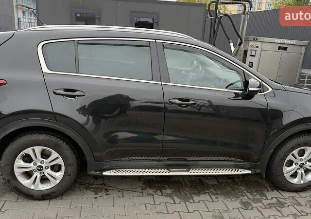Черный Киа Sportage, объемом двигателя 1.7 л и пробегом 160 тыс. км за 16100 $, фото 4 на Automoto.ua