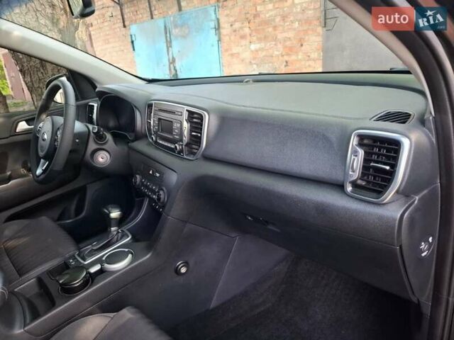 Черный Киа Sportage, объемом двигателя 2 л и пробегом 110 тыс. км за 17800 $, фото 10 на Automoto.ua