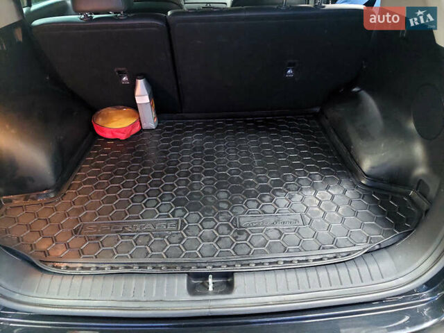Чорний Кіа Sportage, об'ємом двигуна 2 л та пробігом 83 тис. км за 22000 $, фото 12 на Automoto.ua