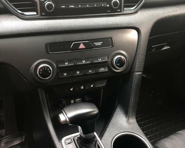 Чорний Кіа Sportage, об'ємом двигуна 2 л та пробігом 39 тис. км за 17800 $, фото 80 на Automoto.ua