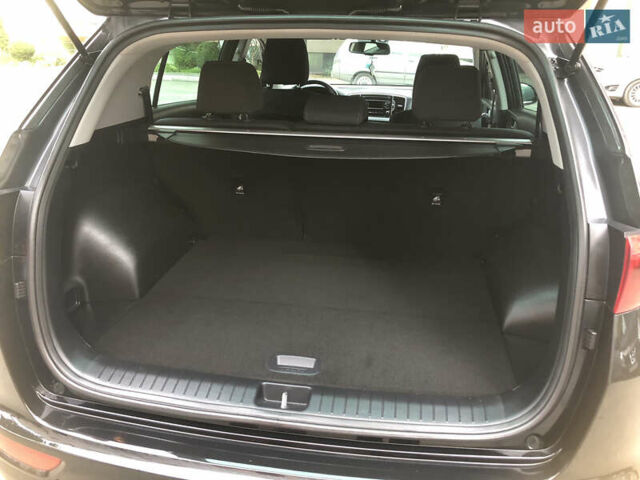 Чорний Кіа Sportage, об'ємом двигуна 2 л та пробігом 39 тис. км за 17800 $, фото 43 на Automoto.ua