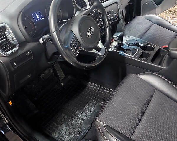 Чорний Кіа Sportage, об'ємом двигуна 2 л та пробігом 83 тис. км за 22000 $, фото 4 на Automoto.ua