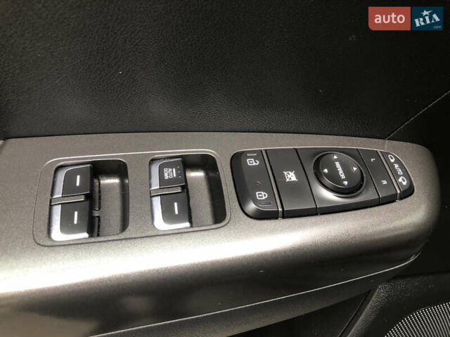 Чорний Кіа Sportage, об'ємом двигуна 2 л та пробігом 39 тис. км за 17800 $, фото 74 на Automoto.ua