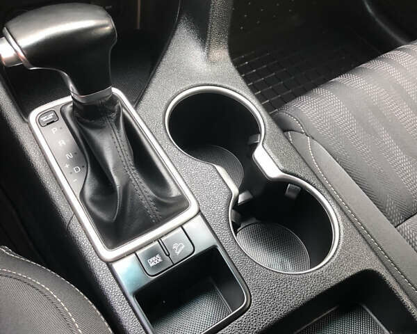 Чорний Кіа Sportage, об'ємом двигуна 2 л та пробігом 39 тис. км за 17800 $, фото 82 на Automoto.ua