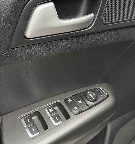 Черный Киа Sportage, объемом двигателя 1.7 л и пробегом 160 тыс. км за 16100 $, фото 20 на Automoto.ua