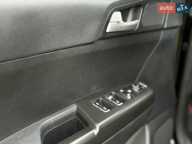 Черный Киа Sportage, объемом двигателя 1.69 л и пробегом 282 тыс. км за 14999 $, фото 19 на Automoto.ua