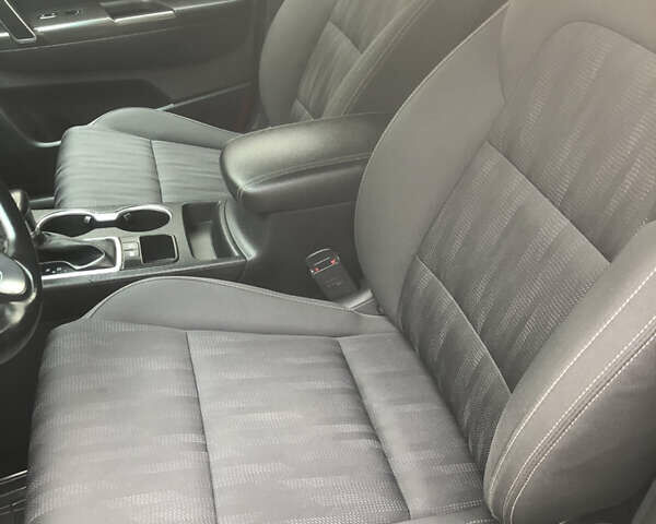 Чорний Кіа Sportage, об'ємом двигуна 2 л та пробігом 39 тис. км за 17800 $, фото 70 на Automoto.ua