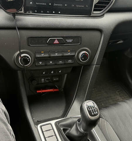 Черный Киа Sportage, объемом двигателя 1.7 л и пробегом 160 тыс. км за 16100 $, фото 17 на Automoto.ua