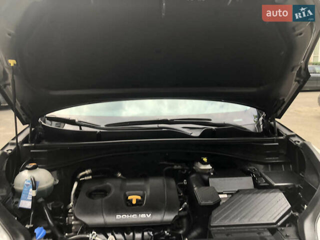 Чорний Кіа Sportage, об'ємом двигуна 2 л та пробігом 39 тис. км за 17800 $, фото 81 на Automoto.ua