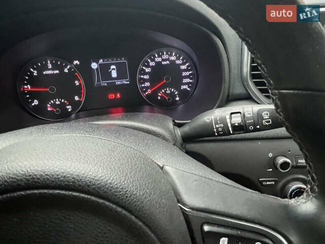 Черный Киа Sportage, объемом двигателя 1.7 л и пробегом 230 тыс. км за 15800 $, фото 31 на Automoto.ua