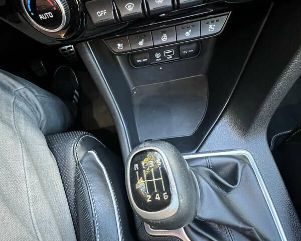 Черный Киа Sportage, объемом двигателя 2 л и пробегом 141 тыс. км за 18000 $, фото 22 на Automoto.ua