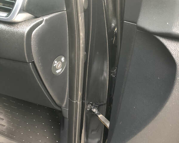 Чорний Кіа Sportage, об'ємом двигуна 2 л та пробігом 39 тис. км за 17800 $, фото 64 на Automoto.ua