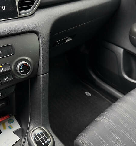 Черный Киа Sportage, объемом двигателя 1.7 л и пробегом 160 тыс. км за 16100 $, фото 10 на Automoto.ua