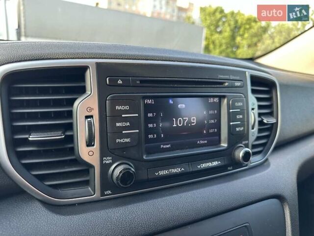Чорний Кіа Sportage, об'ємом двигуна 2.4 л та пробігом 160 тис. км за 15000 $, фото 40 на Automoto.ua